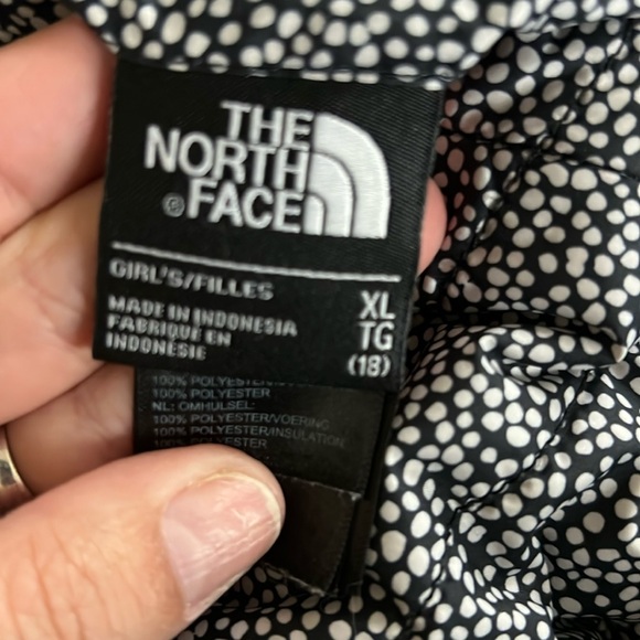 🛍️ The North Face Mossbud reversible girls jacket XL (18) black faux fur dot - Picture 5 of 9